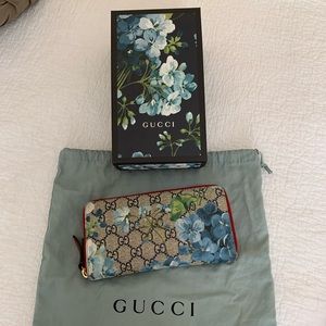 Gucci limited edition blossom wallet
